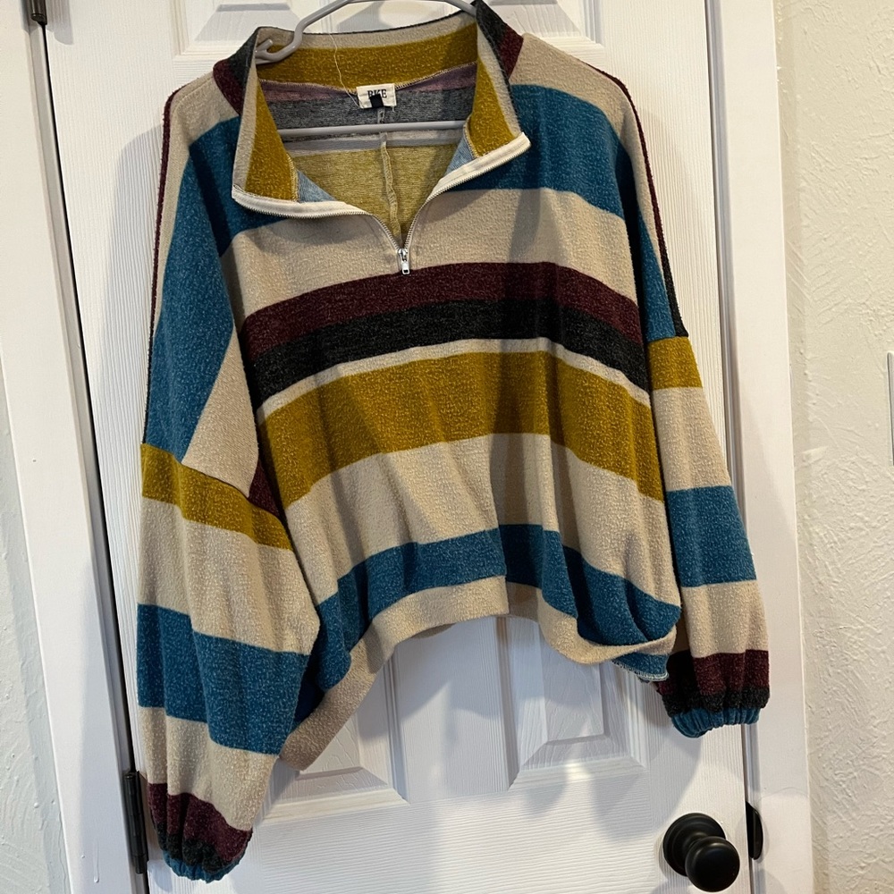 BKE crop sweater. Size L.